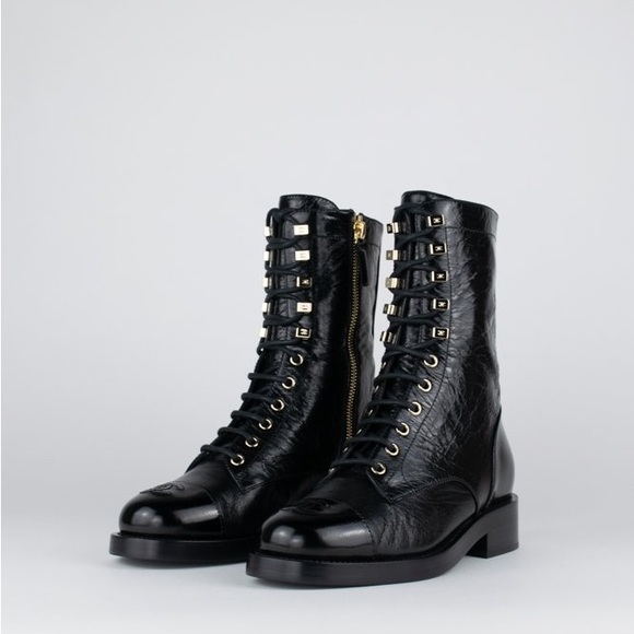 CHANEL CRINKLED LEATHER CAP TOE BOOTS RARE - Picture 2 of 5